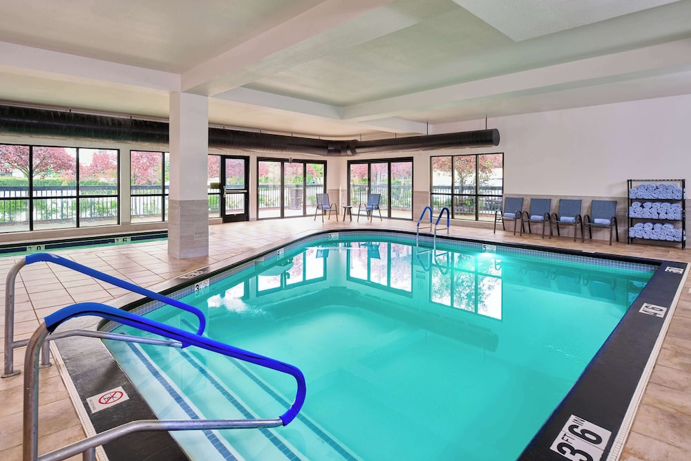 Hampton Inn Anchorage - photo 12