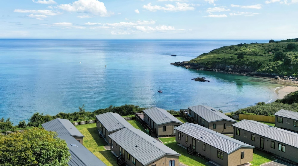 Lodge 65 at Riviera Bay Coastal Retreat — 4-Star Luxury Hotel in Brixham, United Kingdom