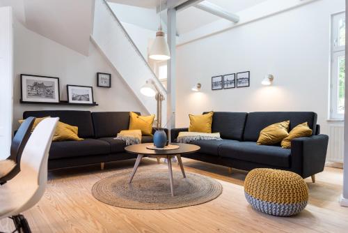 fewo1846 flensBURG68 komfortable Maisonettewohnung für 6 Personen mit Dachbalkon im 4 OG — 4-Star Luxury Hotel in Flensburg, Germany