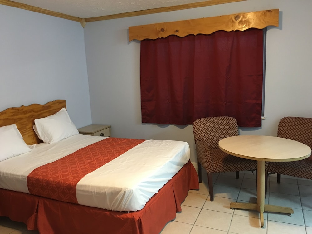 Dixie Plaza Hotel - photo 34