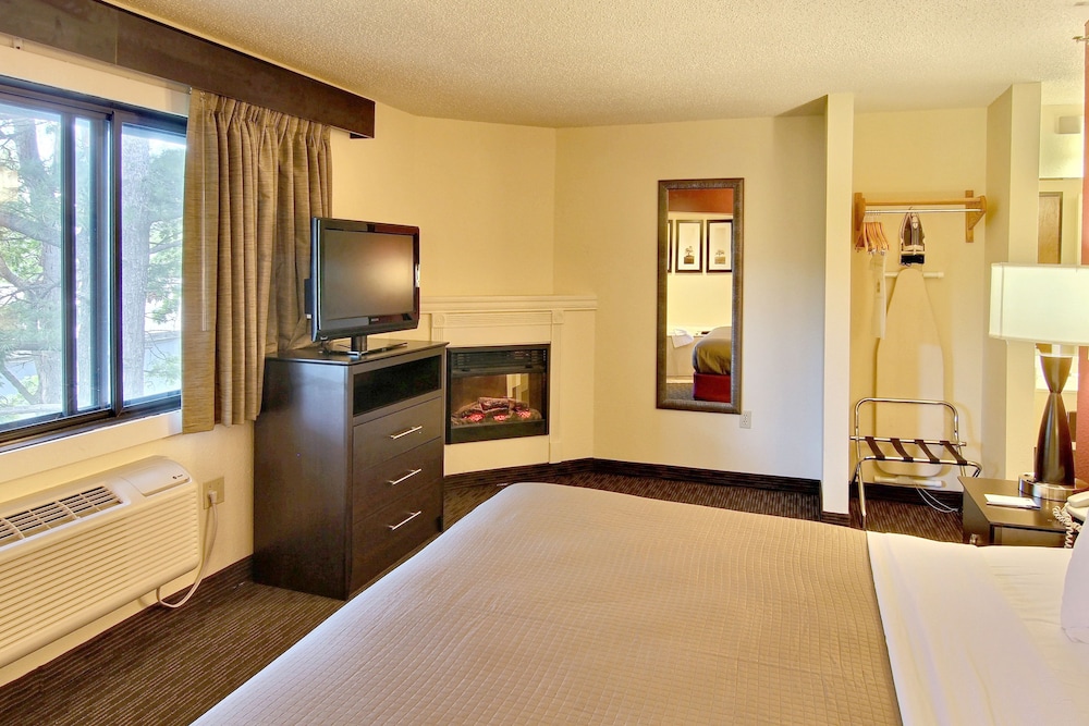 Blossom Hotel & Suites Traverse City - photo 11