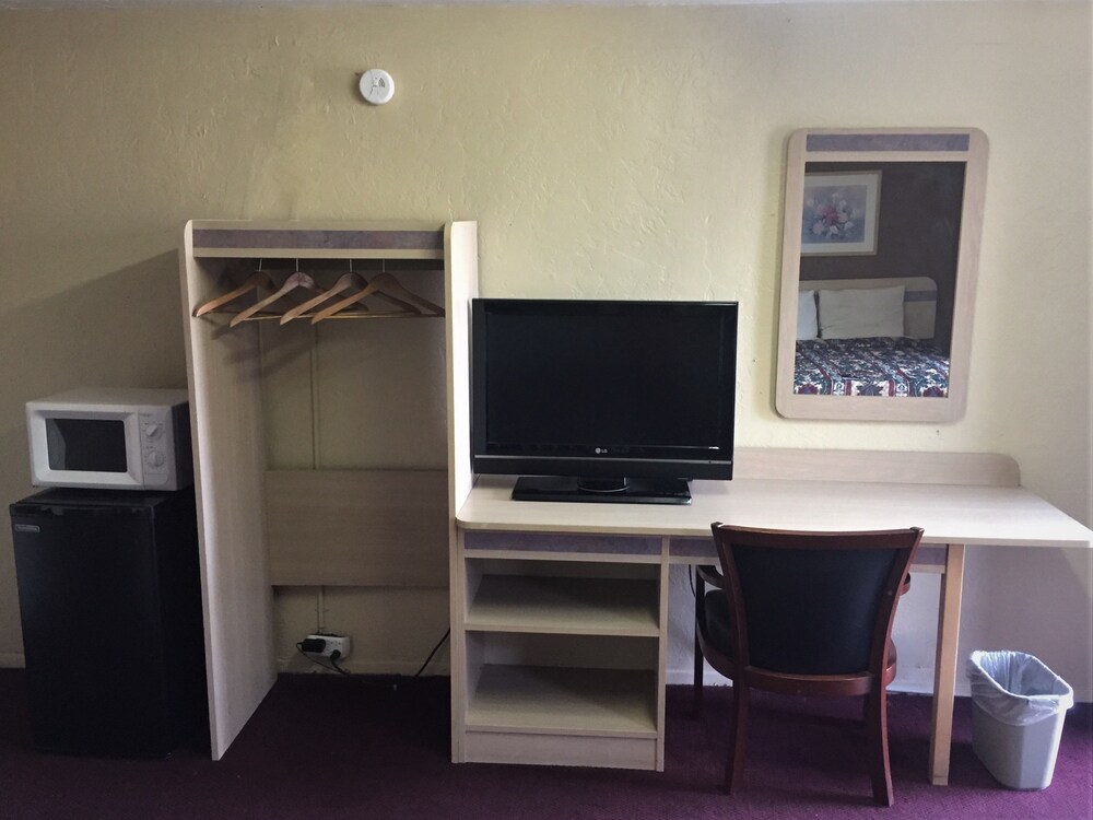 Economy Inn Lawton - photo 19