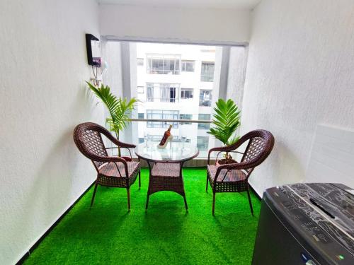 Executive Catchy Two Bedroom With `Unbeatable City Scenic Views And Swimming Pool And Well Equipped Gym And Ample Parking Space And Unbeatable City Scenic Views