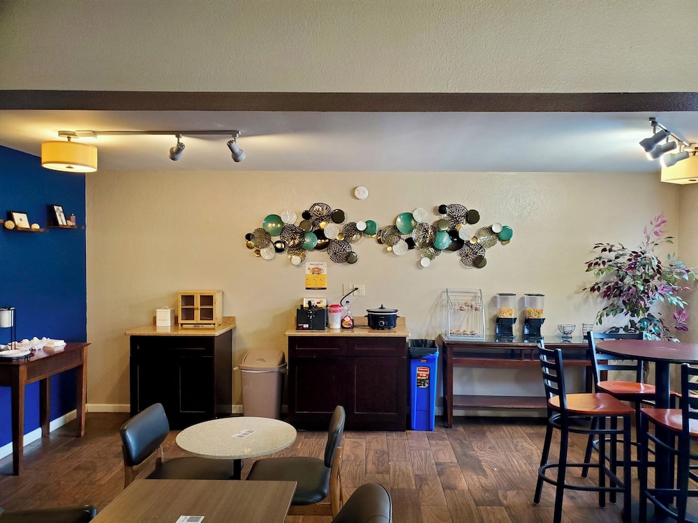 Super 8 By Wyndham Junction City - photo 17