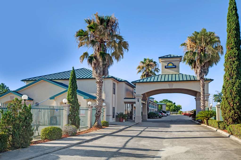 Days Inn & Suites by Wyndham Houston North Spring - photo 3