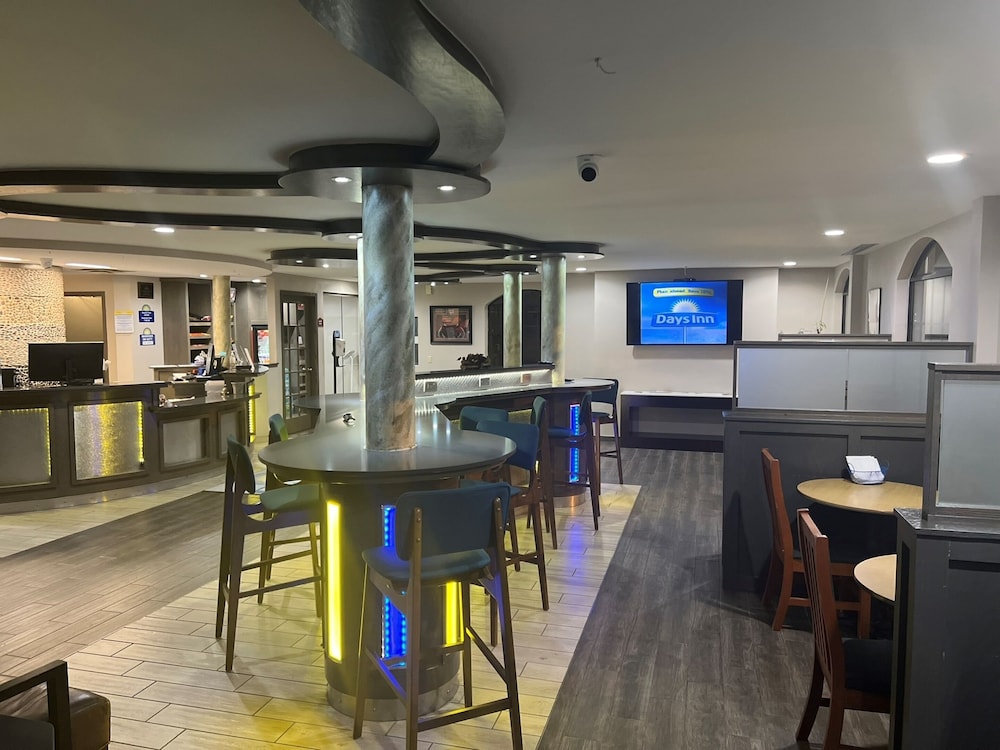 Days Inn by Wyndham Fayetteville - photo 16