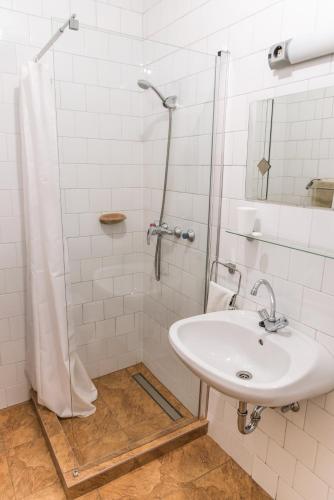 Halászcsárda Panzió - carbon neutral hotel in Kormend