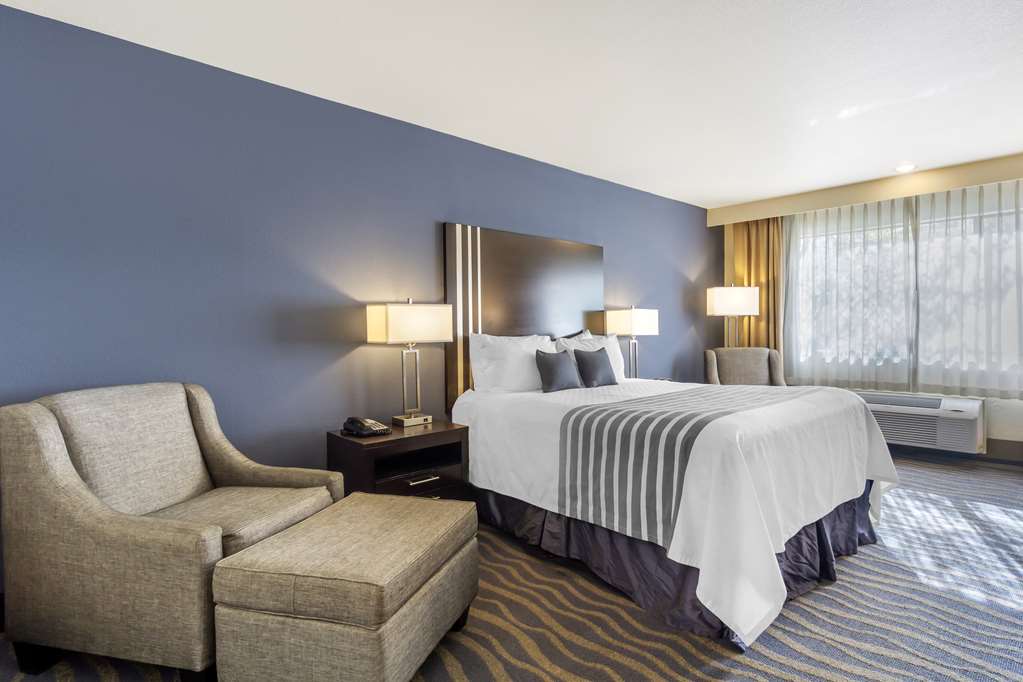 Best Western Plus Edmonds Harbor Inn - photo 30