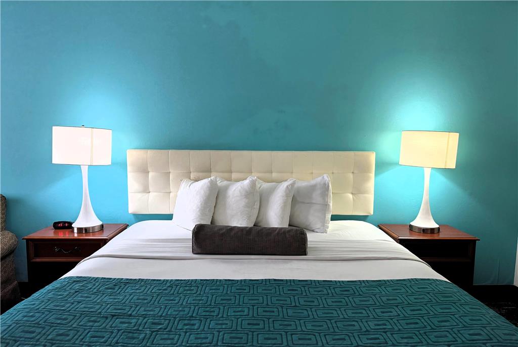 Howard Johnson by Wyndham Evansville East - photo 11