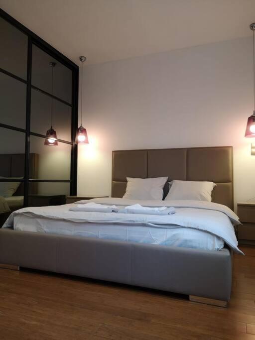 Apartament z Jacuzzi Parking Balkon 2 sypialnie — 4-Star Luxury Hotel in Wroclaw, Poland