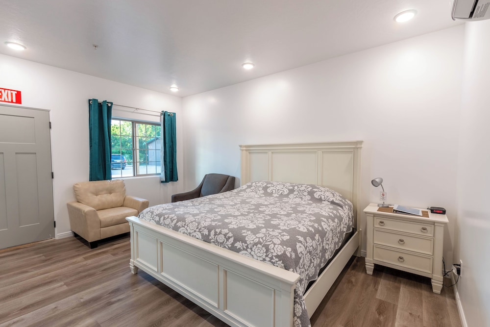 Hurricane Hideaway Lodging - photo 15
