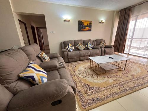 3 br Condo with 4 beds with Gym and Pool