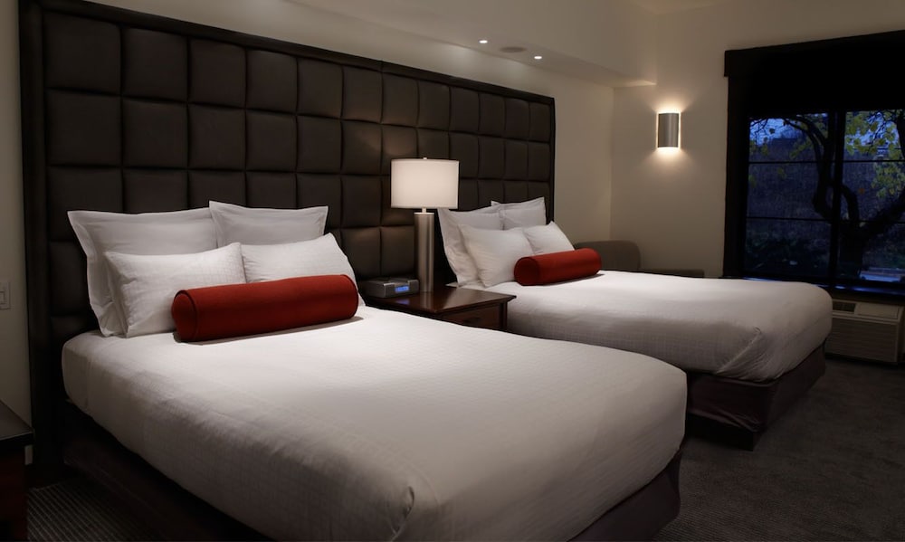 Inn On Woodlake - photo 11