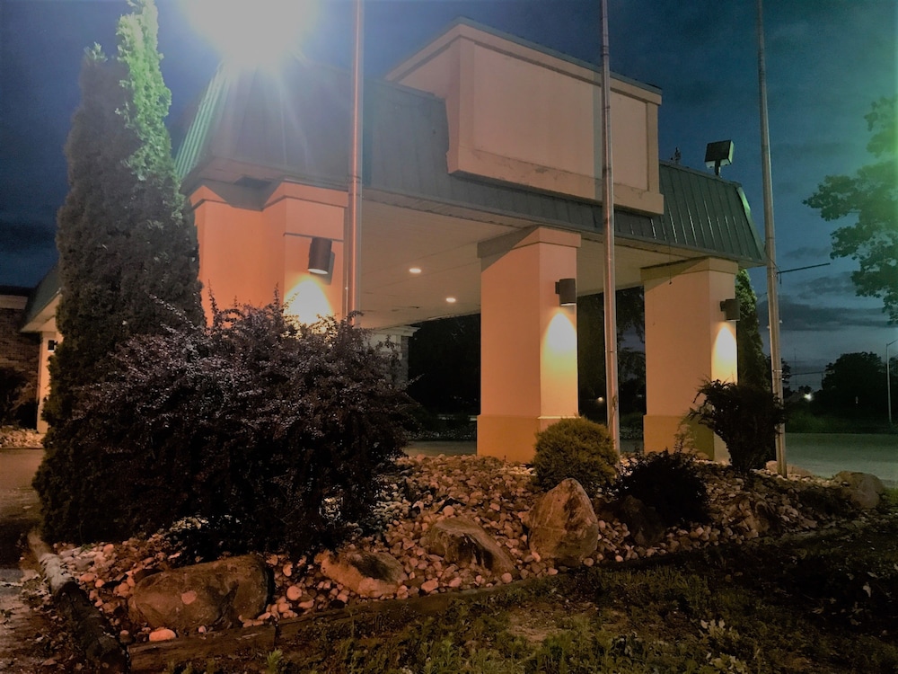 Travelodge by Wyndham Houghton Lake - photo 4