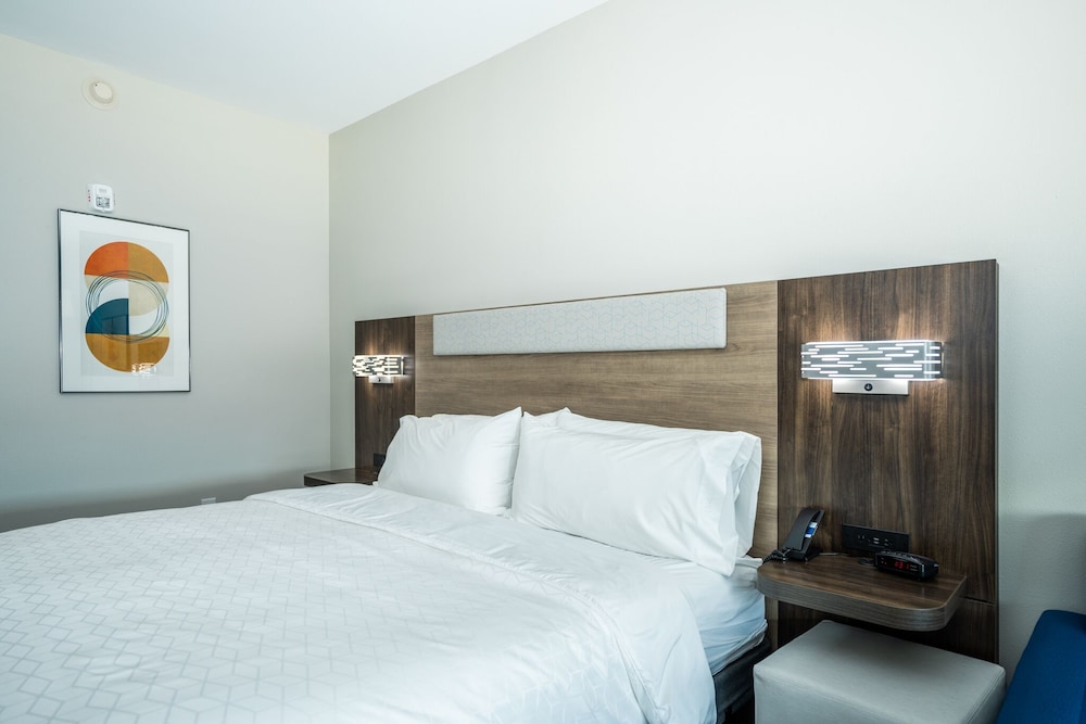 Holiday Inn Express & Suites Charlottesville by IHG - photo 42