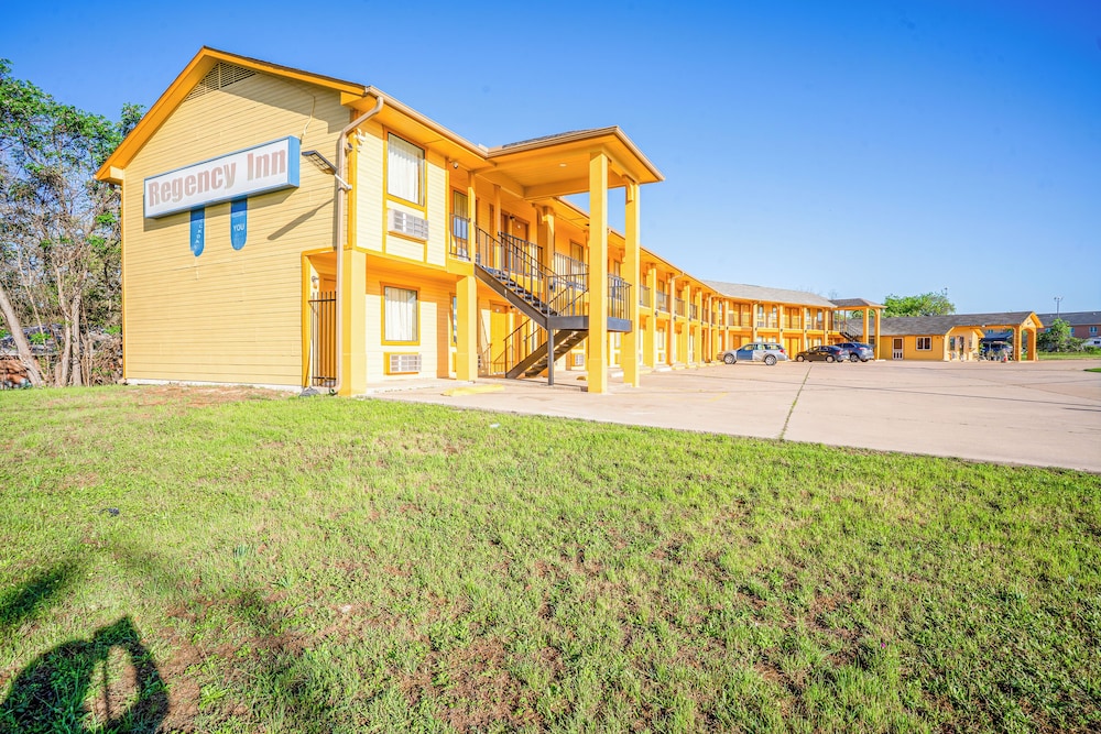 Regency Inn By OYO Rockdale TX - photo 49