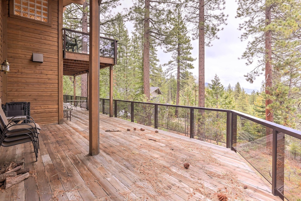 Mtn and Lake Views Incline Village Ski Chalet — 4-Star Luxury Hotel in Incline Village, United States