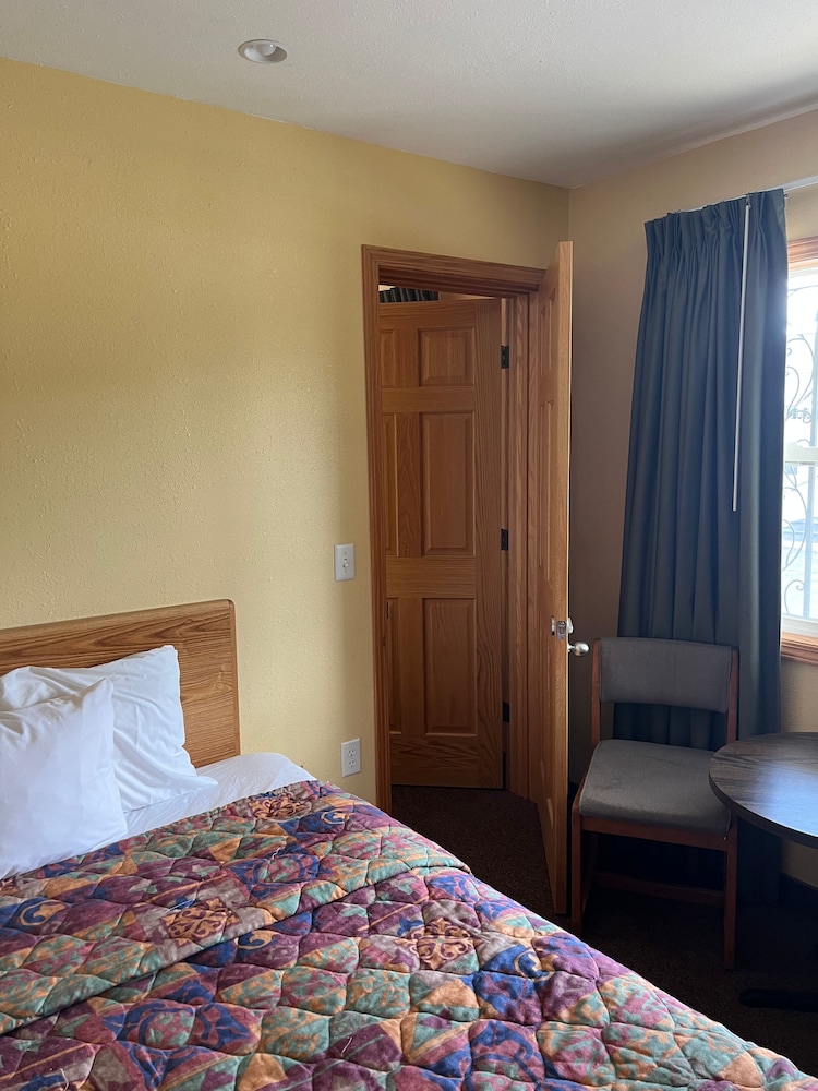 All Star Inn & Suites - photo 7
