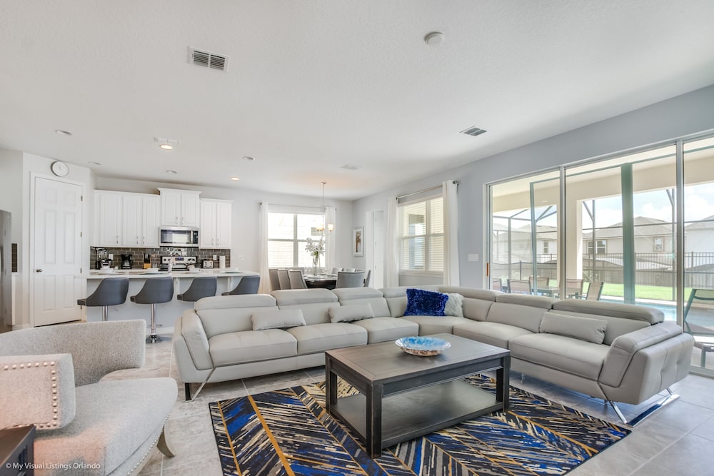 Beautiful 4 Bed With Pool & Spa - photo 20