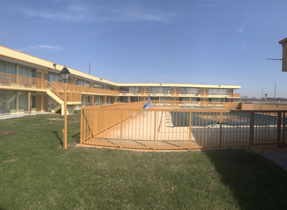 Days Inn by Wyndham Salem - photo 30