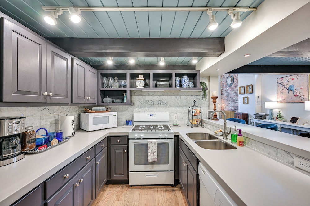 0776: Walk to Arkansas River: Historic Palace Loft - photo 2