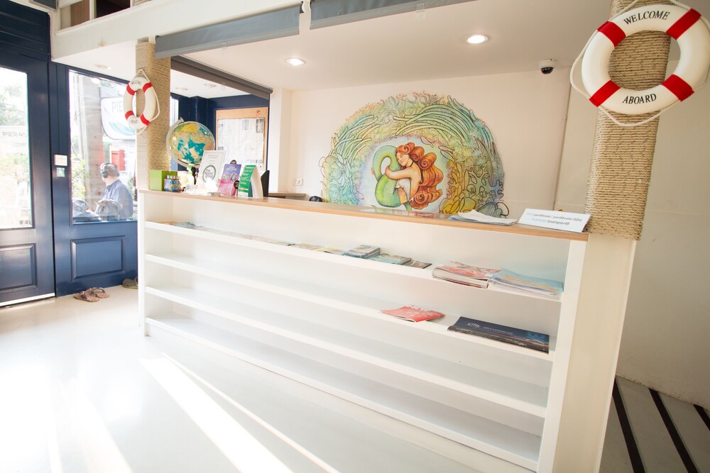 Pier 49 Hostel