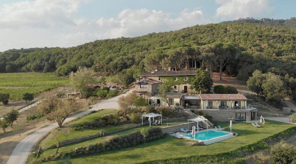 Di Colle in Colle Agriturismo — 4-Star Luxury Hotel in Passignano Sul Trasimeno, Italy