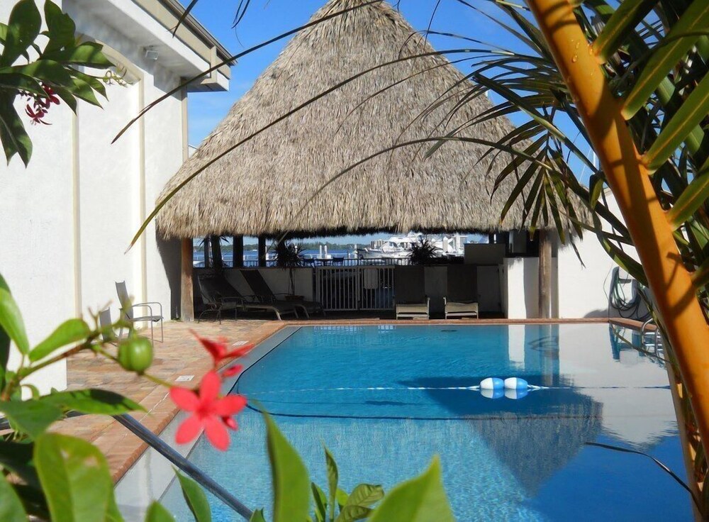 Legacy Harbour Hotel & Suites - photo 16