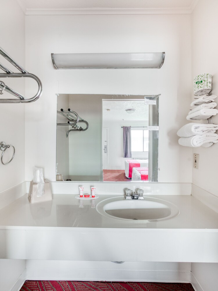 OYO Hotel San Antonio East - photo 19