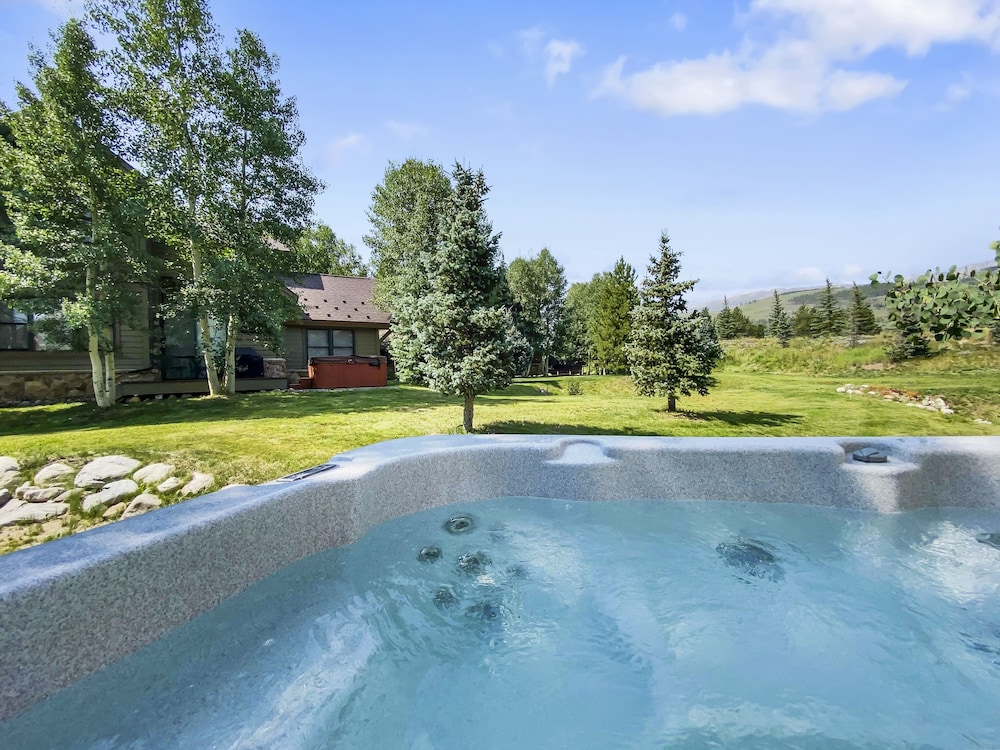 Highland Greens Oak Retreat 4 Bedroom Townhouse by RedAwning — 4-Star Luxury Hotel in Breckenridge, United States