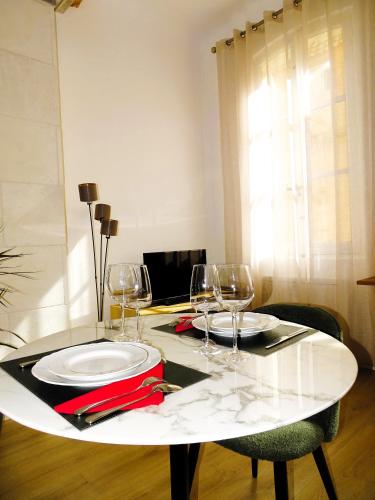 Augustins Fountain Studio Cosy Aix Centre Historique a 3 Minutes de Cours Mirabeau Wifi Smart Tv Rue Calme in Aix-En-Provence, France