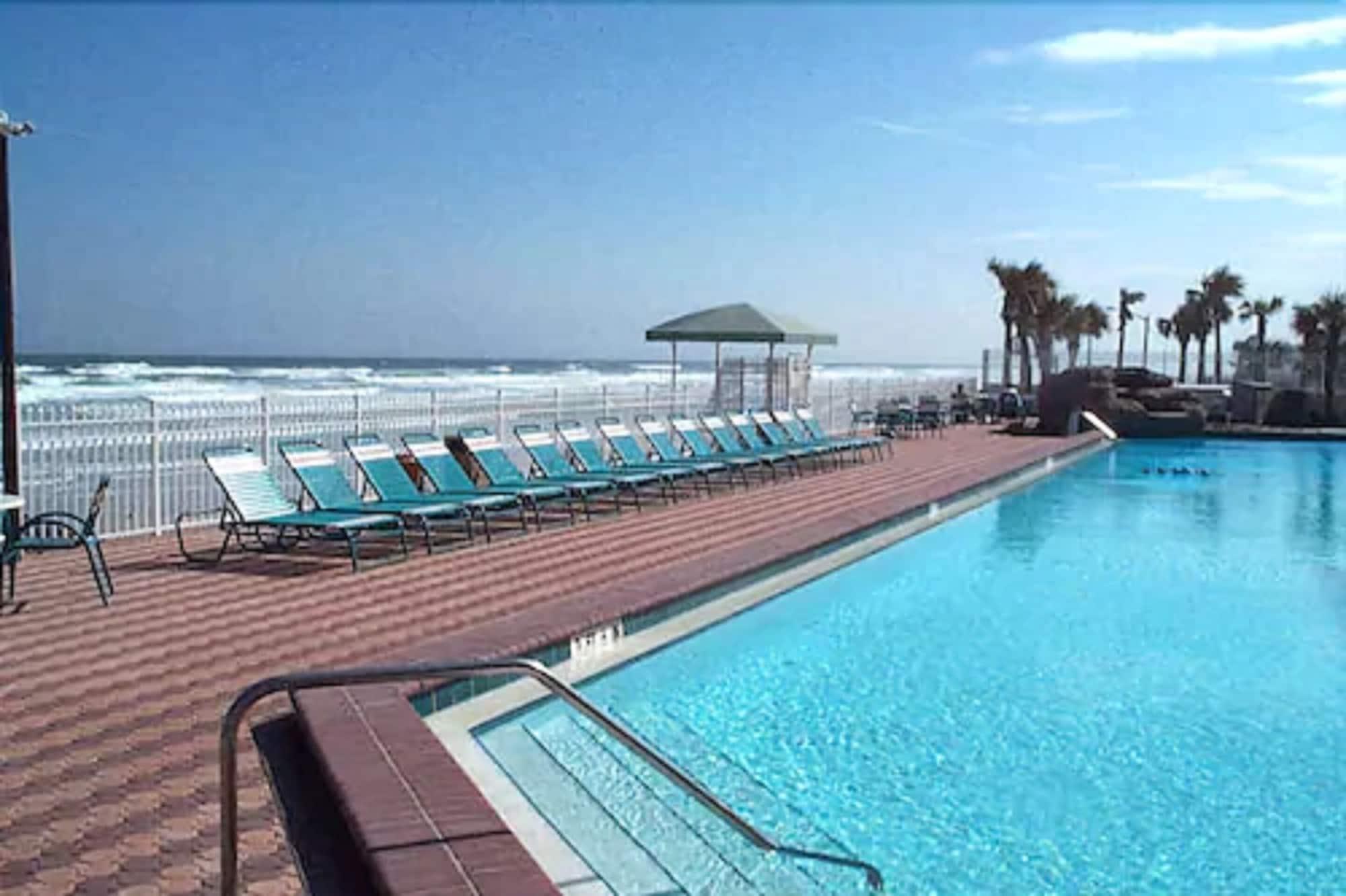 Harbour Beach Oceanfront Resort - photo 26