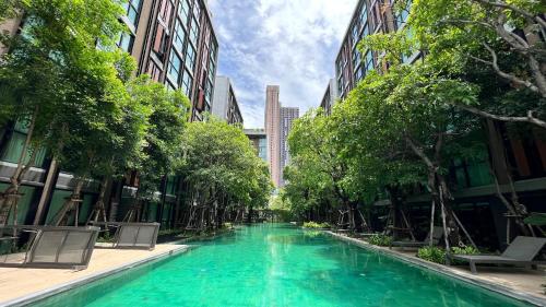 Condo NearBTS Bigpool Gym FastWifi Checkin24h 02