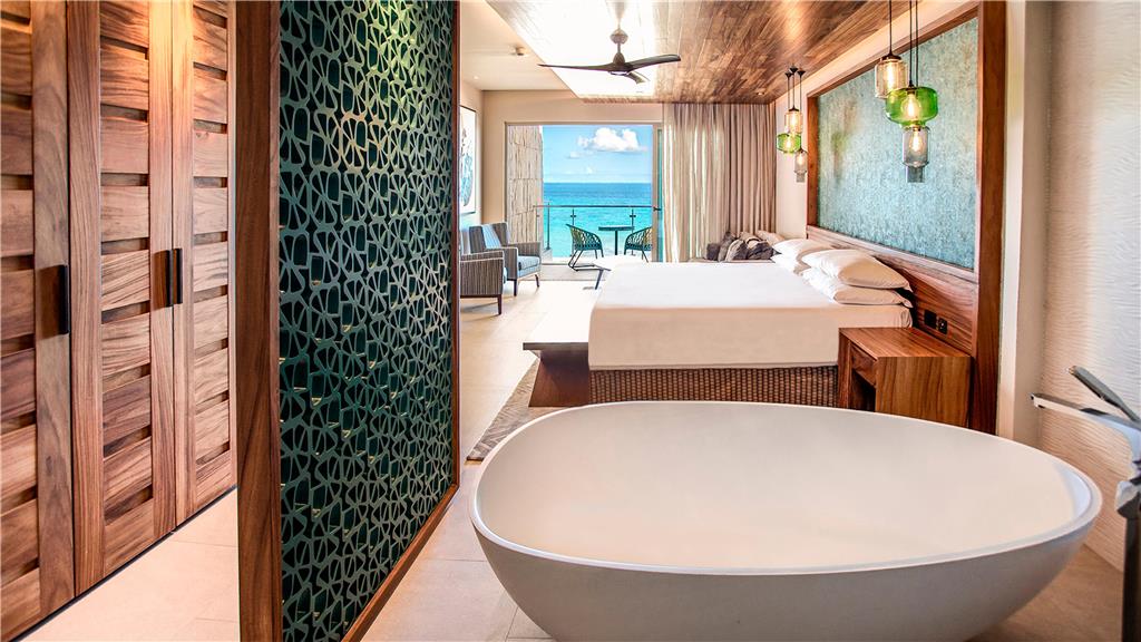 King Suite Ocean View with Bathtub