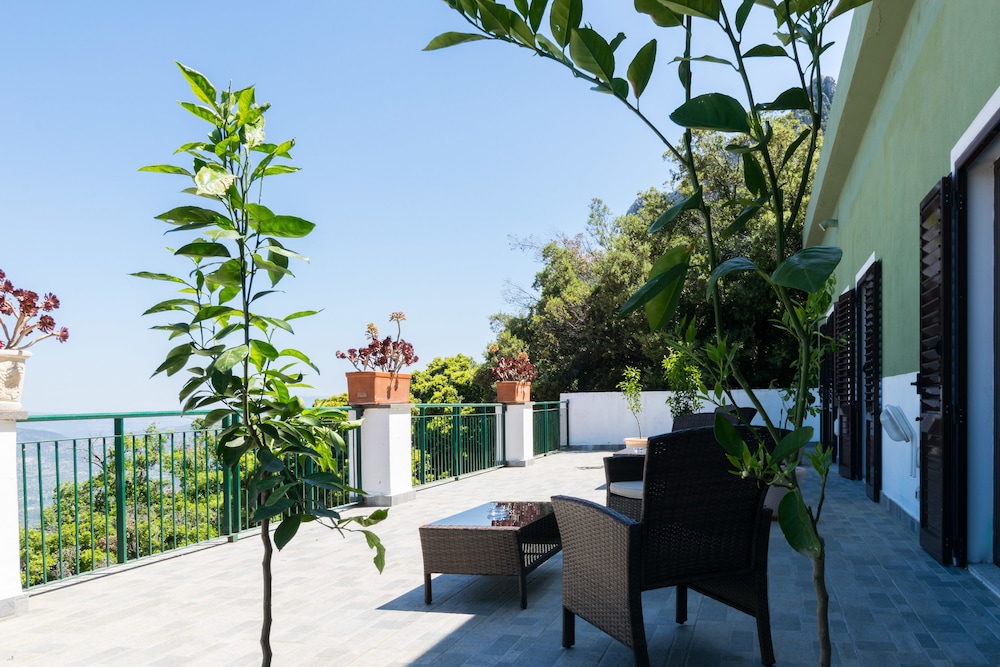 Enis Monte Maccione — hotel in Oliena