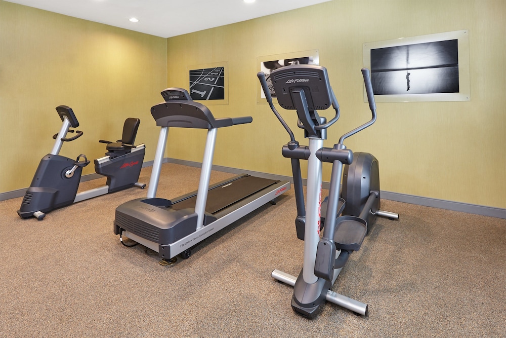 Holiday Inn Express & Suites Chicago Libertyville by IHG - photo 31