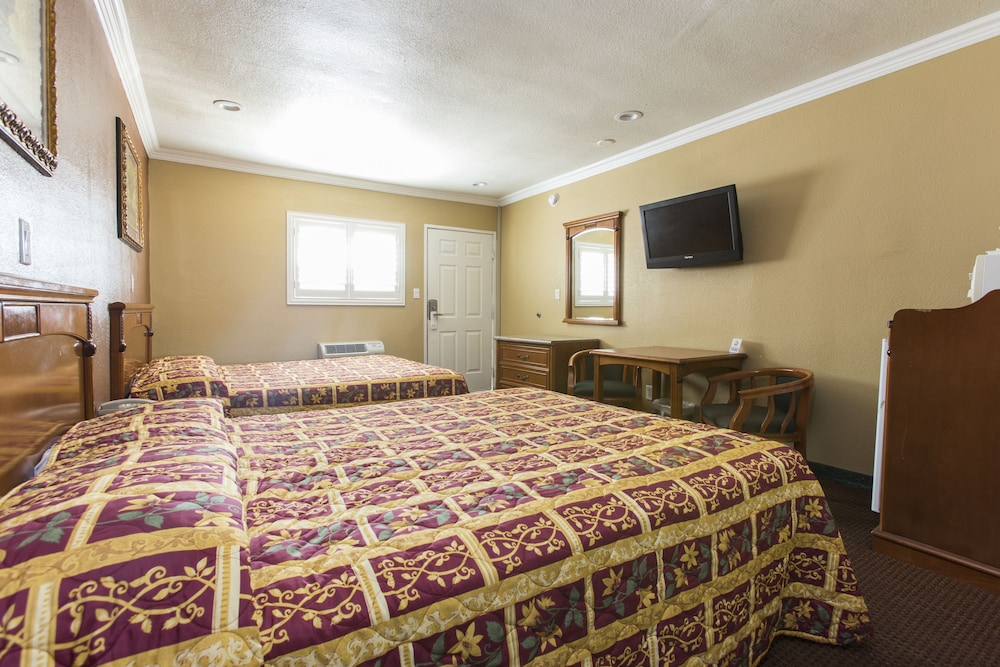 Beverly Inn - photo 9