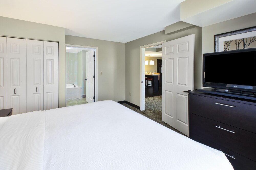 Staybridge Suites Cleveland Mayfield Heights Beachwood by IHG - photo 10