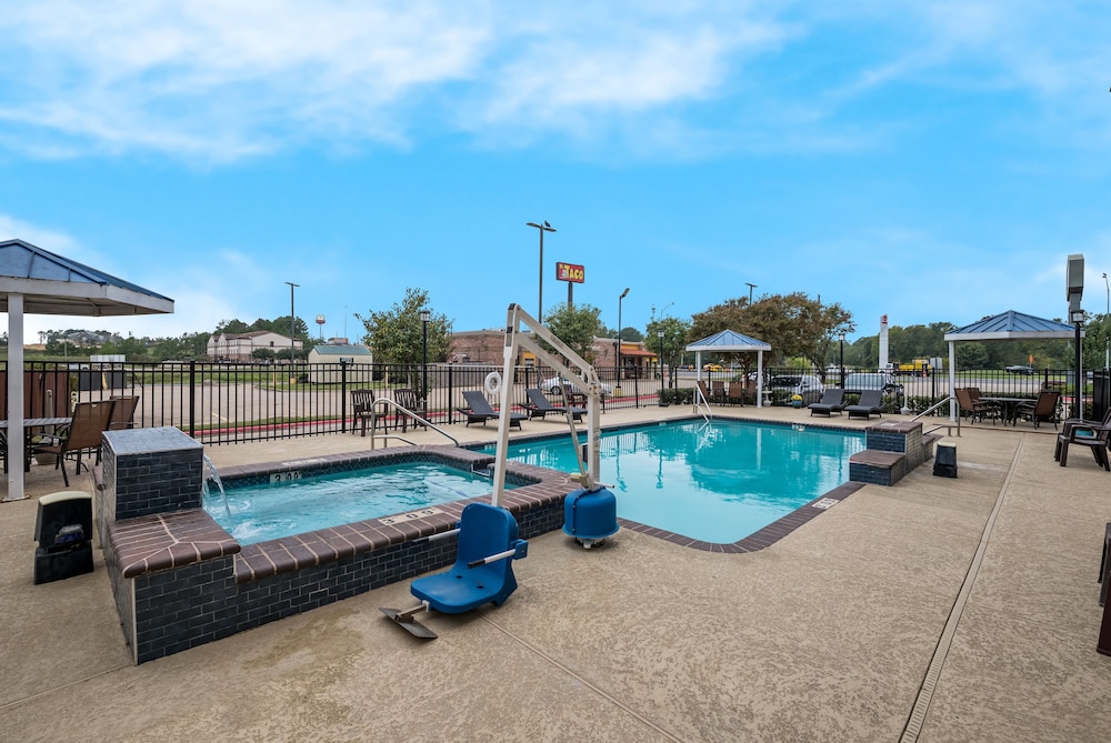 Hampton Inn Marshall - photo 16