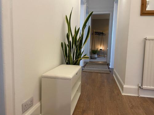3 Bed Ground Floor Apartment Hot Tub Optional Upgrade — 4-Star Luxury Hotel in Hythe, United Kingdom