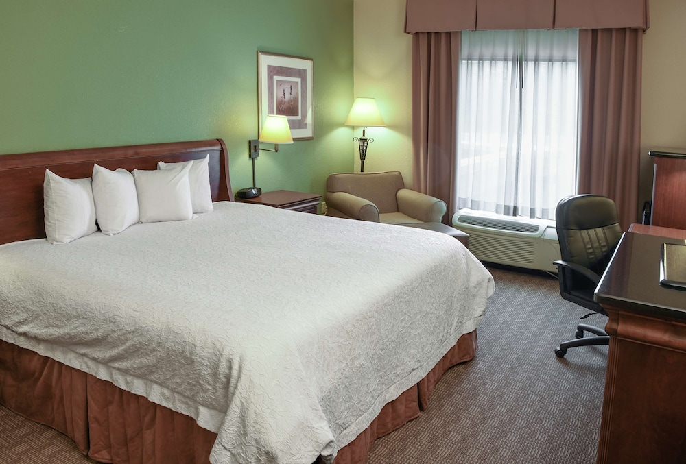 Hampton Inn & Suites Youngstown Canfield - photo 42