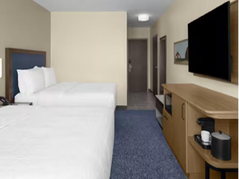 Hampton Inn & Suites By Hilton Long Island Farmingdale - photo 7
