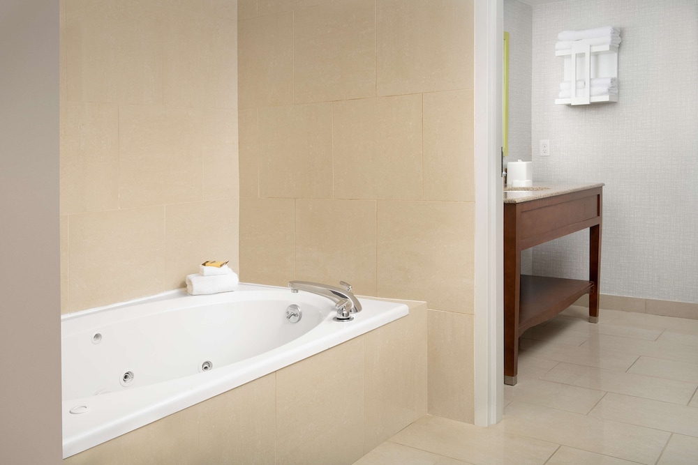 Hampton Inn College Park - photo 27