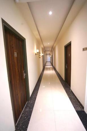 Super Collection O Ovel Hotel Grand in Jalandhar, India