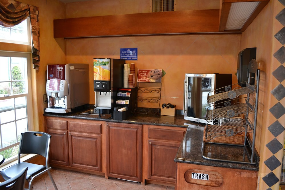 The Miramar Inn and Suites - photo 21