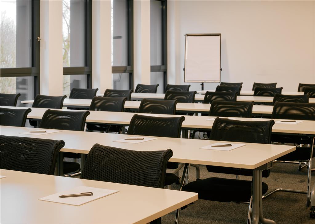 There are over 80 event rooms in various sizes on the training and seminar floors