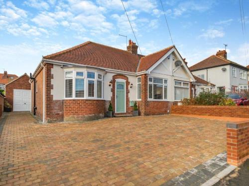 Edie' Bungalow — 4-Star Luxury Hotel in Bridlington, United Kingdom