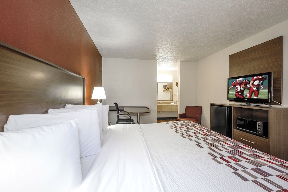 Red Roof Inn Edgewood - photo 11