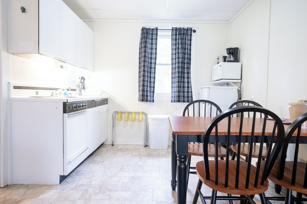 Acadia Pines Motel - photo 24