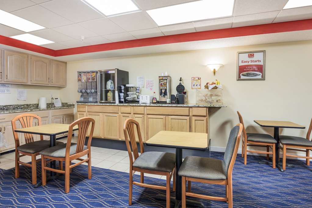 Econo Lodge Morristown - photo 17